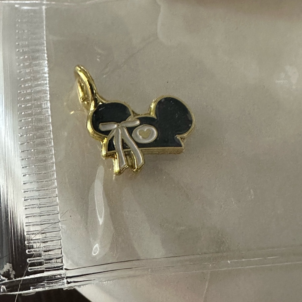 Mickey/Minnie Mouse Ears Pendant
